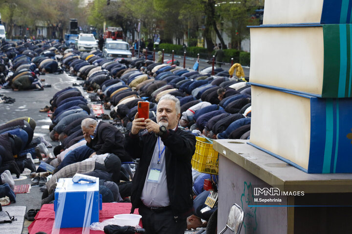 اقامه نماز عید سعید فطر در تبریز