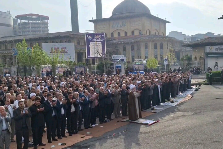 اقامه نماز عید سعید فطر  در رشت + فیلم