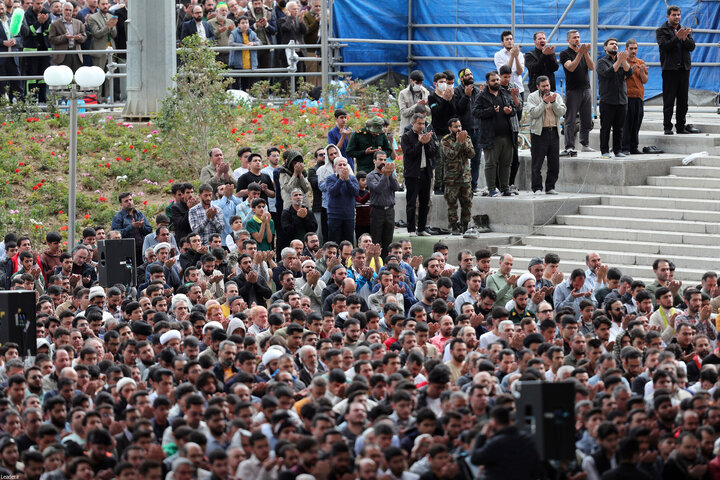 اقامه نماز عید سعید فطر به امامت رهبر انقلاب