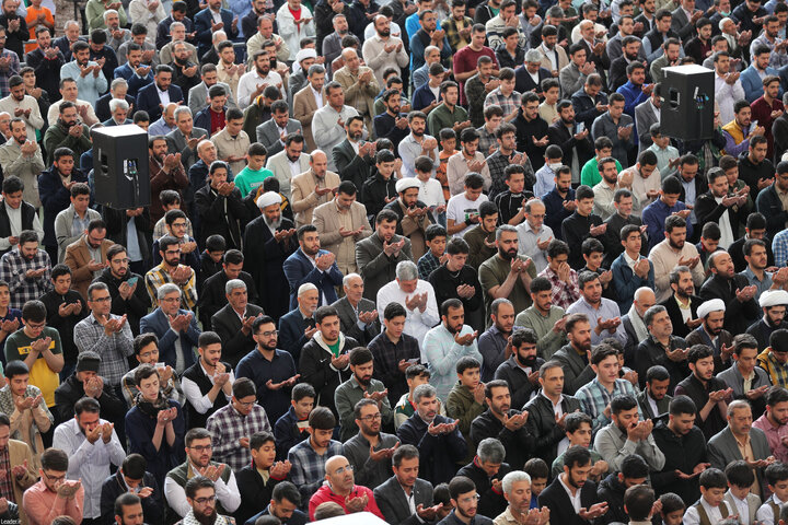 اقامه نماز عید سعید فطر به امامت رهبر انقلاب