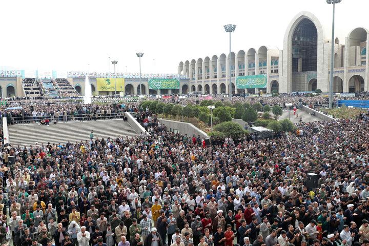 اقامه نماز عید سعید فطر به امامت رهبر انقلاب