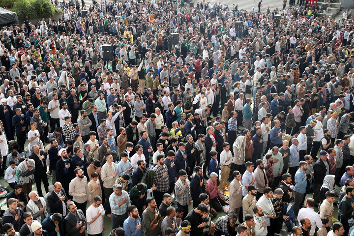 اقامه نماز عید سعید فطر به امامت رهبر انقلاب