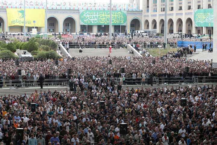 اقامه نماز عید سعید فطر به امامت رهبر انقلاب