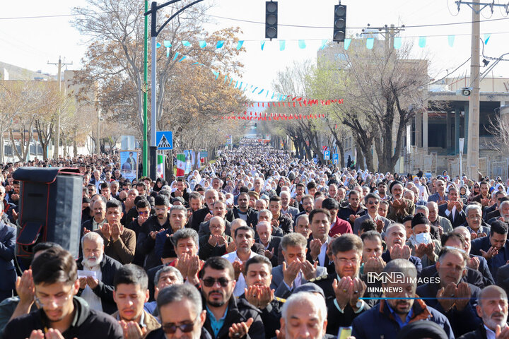 اقامه نماز عید سعید فطر در شهرکرد