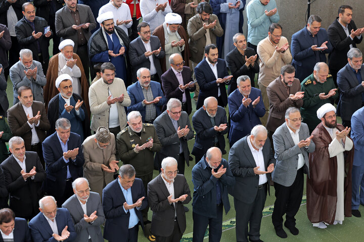 اقامه نماز عید سعید فطر به امامت رهبر انقلاب