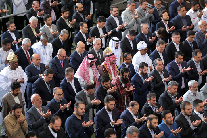 اقامه نماز عید سعید فطر به امامت رهبر انقلاب