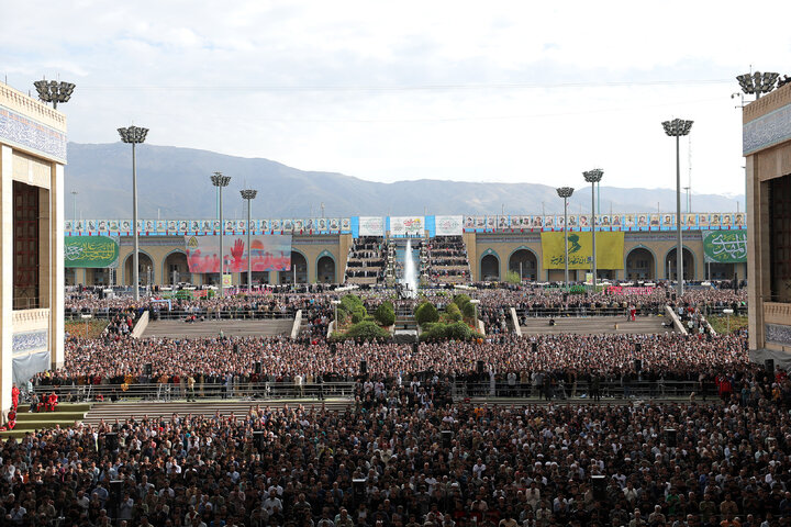 اقامه نماز عید سعید فطر به امامت رهبر انقلاب