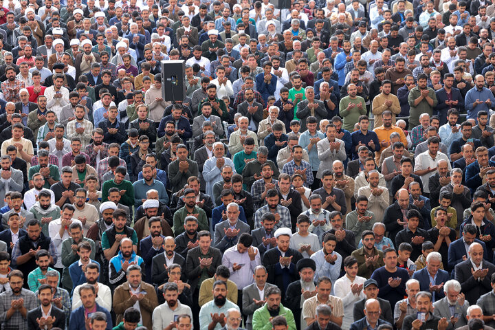 اقامه نماز عید سعید فطر به امامت رهبر انقلاب