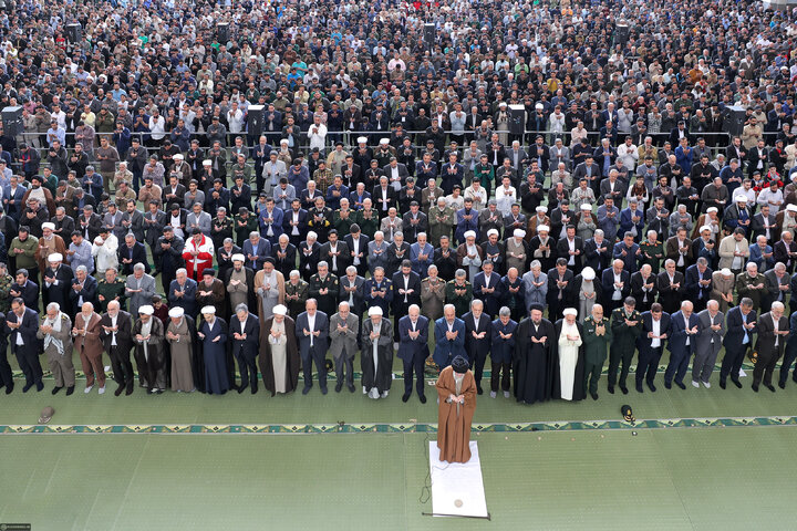 اقامه نماز عید سعید فطر به امامت رهبر انقلاب