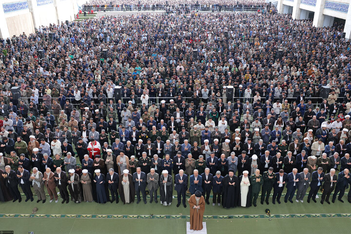 اقامه نماز عید سعید فطر به امامت رهبر انقلاب