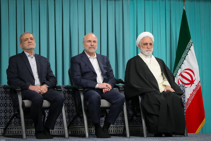 دیدار مسئولان نظام و سفرای کشورهای اسلامی با رهبر انقلاب