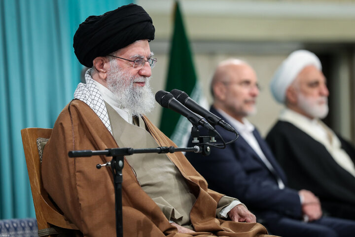 دیدار مسئولان نظام و سفرای کشورهای اسلامی با رهبر انقلاب