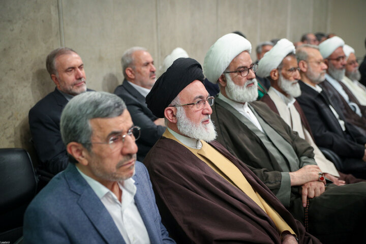 دیدار مسئولان نظام و سفرای کشورهای اسلامی با رهبر انقلاب