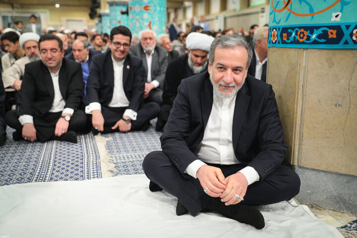 دیدار مسئولان نظام و سفرای کشورهای اسلامی با رهبر انقلاب