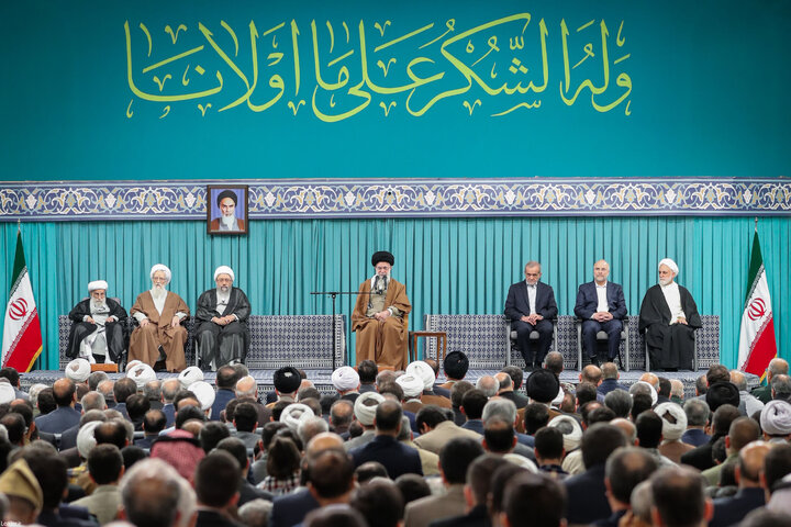 دیدار مسئولان نظام و سفرای کشورهای اسلامی با رهبر انقلاب