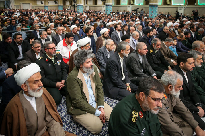 دیدار مسئولان نظام و سفرای کشورهای اسلامی با رهبر انقلاب