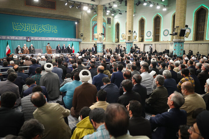 دیدار مسئولان نظام و سفرای کشورهای اسلامی با رهبر انقلاب