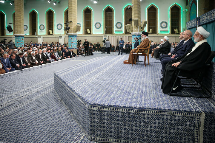 دیدار مسئولان نظام و سفرای کشورهای اسلامی با رهبر انقلاب