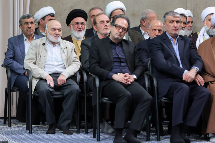 دیدار مسئولان نظام و سفرای کشورهای اسلامی با رهبر انقلاب