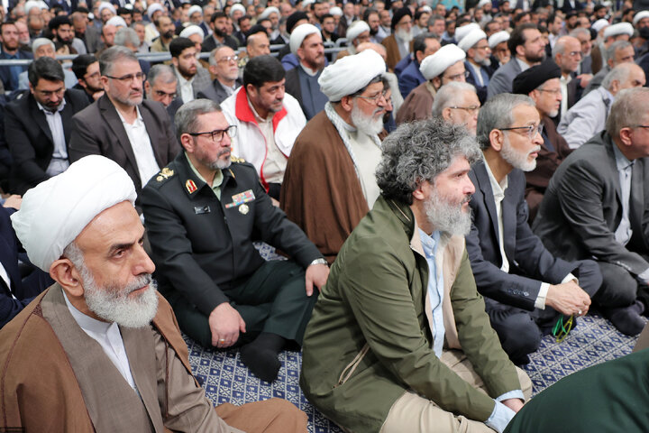 دیدار مسئولان نظام و سفرای کشورهای اسلامی با رهبر انقلاب