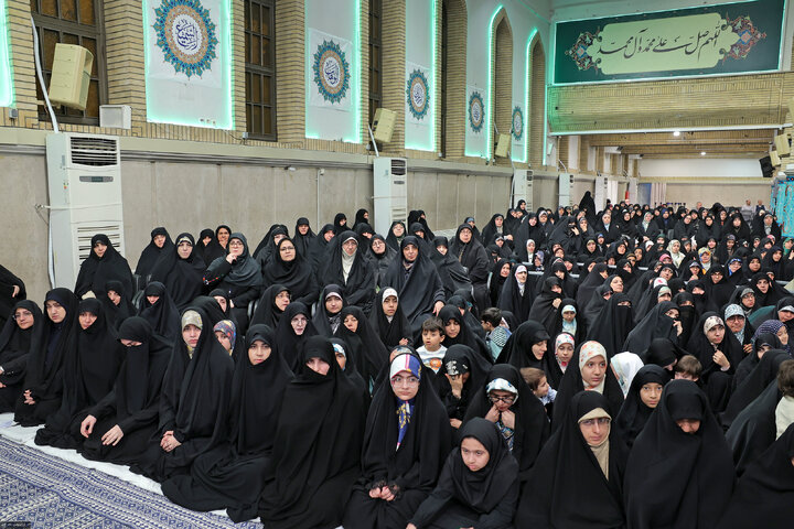 دیدار مسئولان نظام و سفرای کشورهای اسلامی با رهبر انقلاب