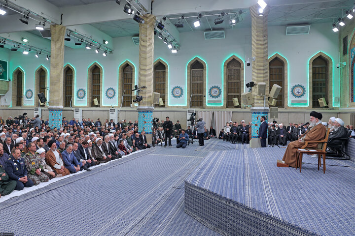 دیدار مسئولان نظام و سفرای کشورهای اسلامی با رهبر انقلاب