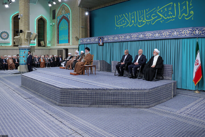 دیدار مسئولان نظام و سفرای کشورهای اسلامی با رهبر انقلاب