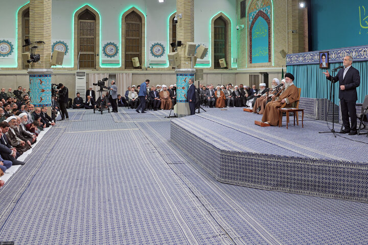 دیدار مسئولان نظام و سفرای کشورهای اسلامی با رهبر انقلاب