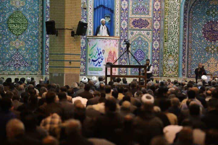 حضور پرشور مردم ایلام در نماز عید سعید فطر+ تصاویر