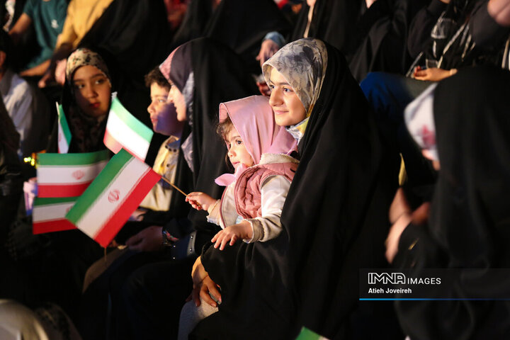 آیین اهتزاز پرچم مقدس جمهوری اسلامی ایران