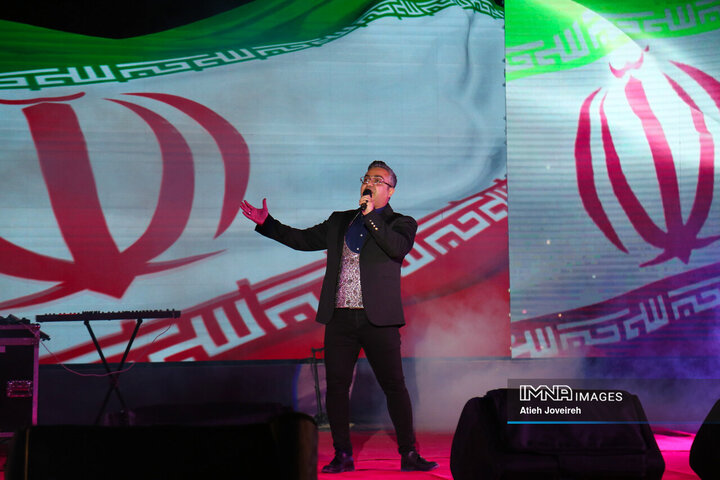 آیین اهتزاز پرچم مقدس جمهوری اسلامی ایران