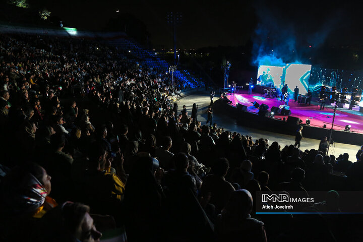 آیین اهتزاز پرچم مقدس جمهوری اسلامی ایران