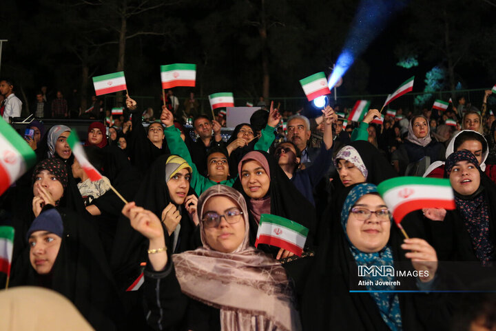 آیین اهتزاز پرچم مقدس جمهوری اسلامی ایران