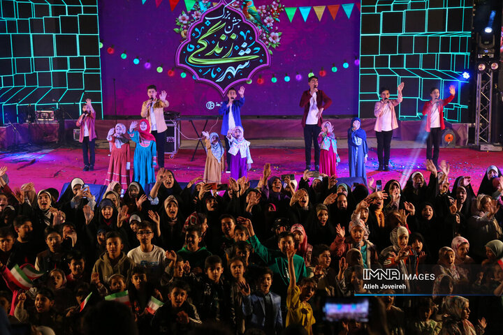 آیین اهتزاز پرچم مقدس جمهوری اسلامی ایران