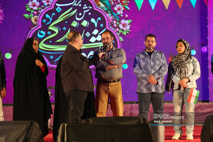 آیین اهتزاز پرچم مقدس جمهوری اسلامی ایران