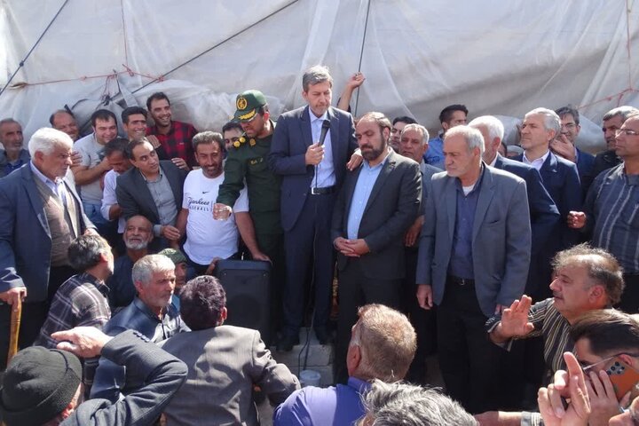 استاندار اصفهان پای صحبت‌ها و دغدغه‌های کشاورزان شرق استان نشست