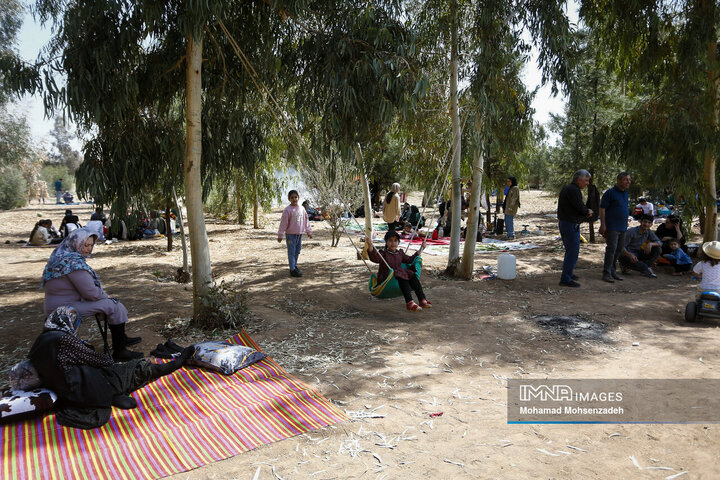 روز طبیعت در بوستان‌های قم