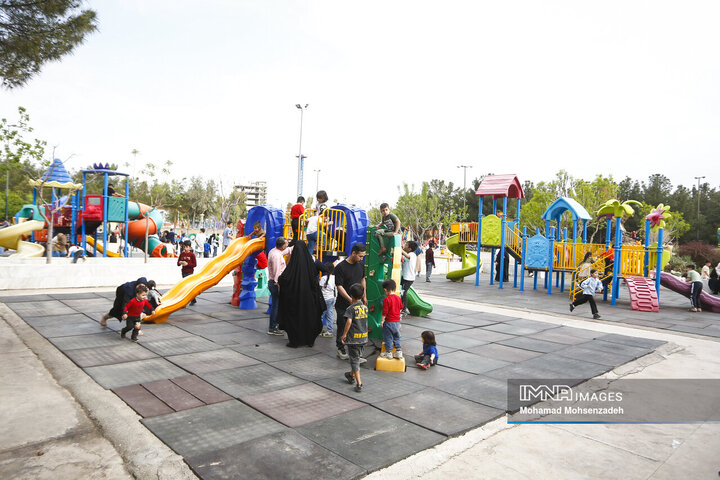 روز طبیعت در بوستان‌های قم