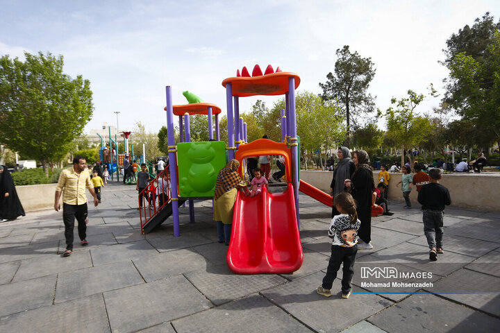 روز طبیعت در بوستان‌های قم