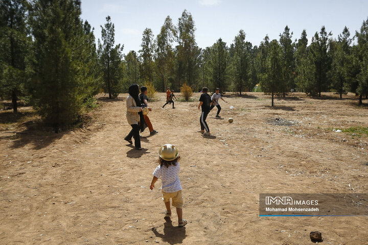 روز طبیعت در بوستان‌های قم