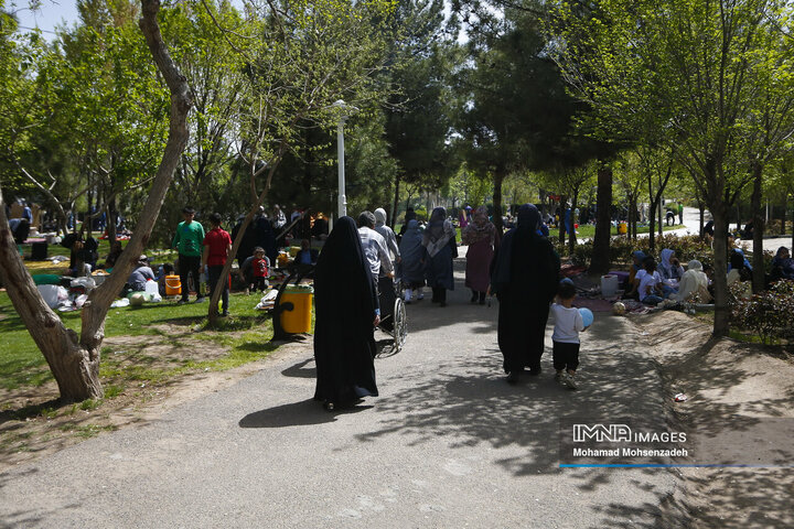 روز طبیعت در بوستان‌های قم