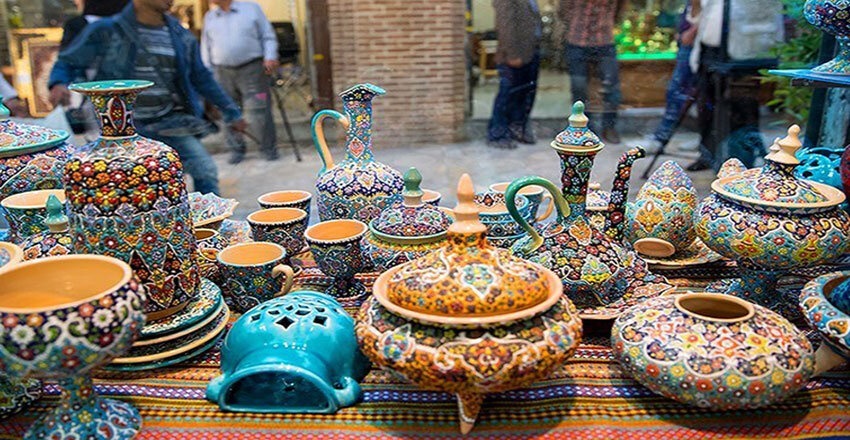 سفری به دنیای سوغاتیها و غذاهای محلی