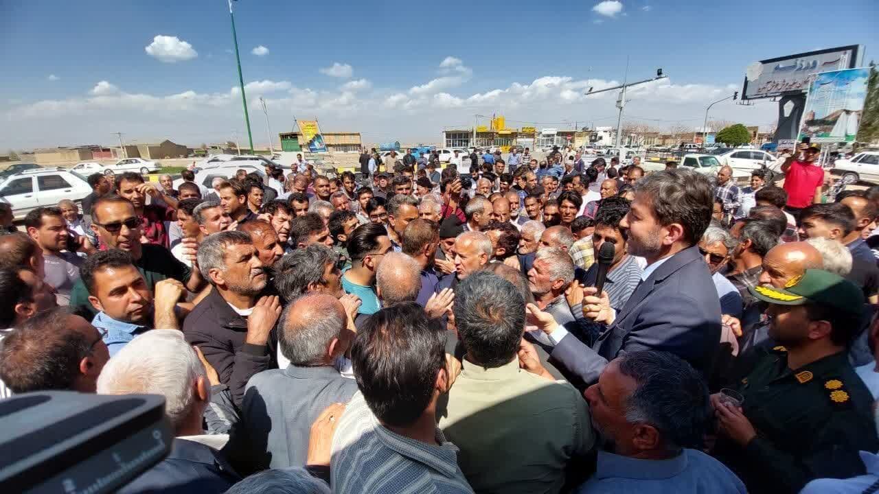 استاندار اصفهان پای صحبتها و دغدغههای کشاورزان شرق استان نشست