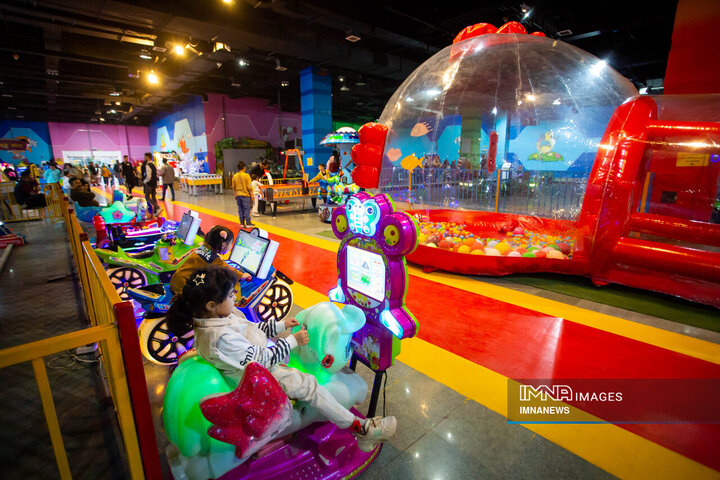 تعطیلات نوروزی در شهر رویاها و کوه صفه