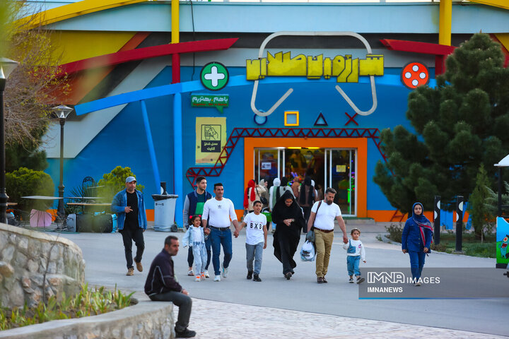 تعطیلات نوروزی در شهر رویاها و کوه صفه