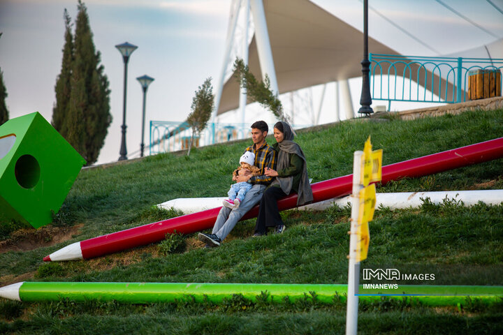 تعطیلات نوروزی در شهر رویاها و کوه صفه