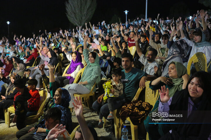 آخرین روز تعطیلات نوروزی در باغ فدک