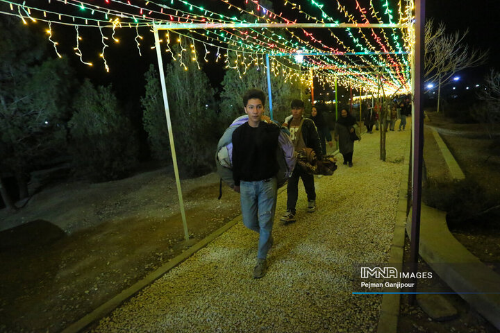 آخرین روز تعطیلات نوروزی در باغ فدک