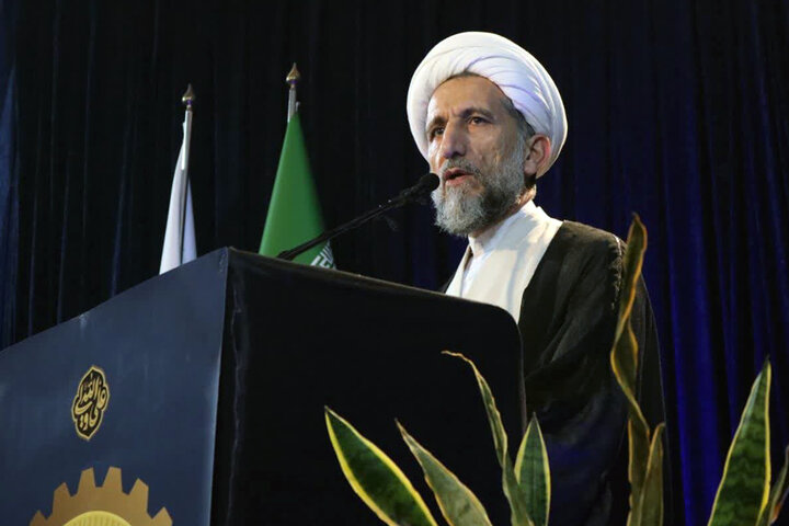 امت اسلام باید همدل، هم‌زبان و همراه باشند