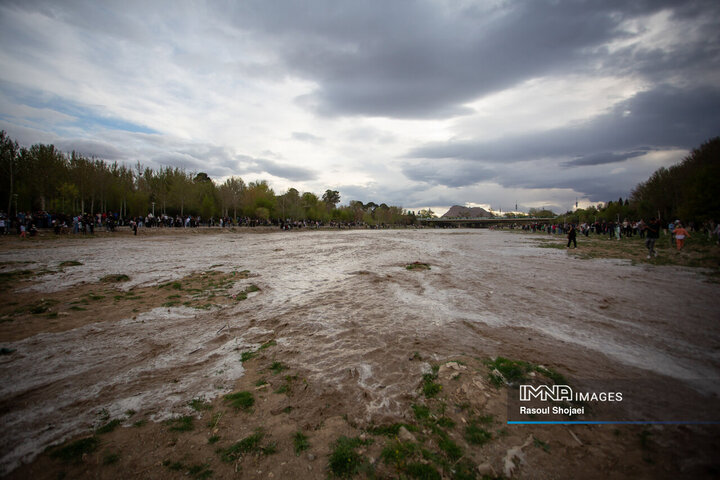 جریان موقت زندگی در رگ زاینده رود